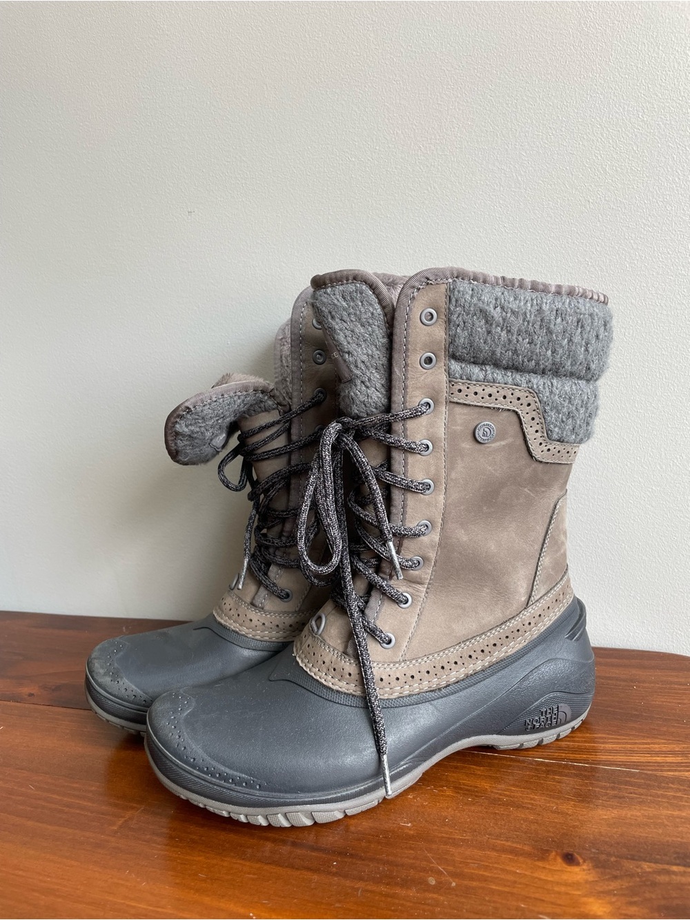 The North Face Lace-Up Insulated Waterproof Winter Boots Women’s Size 8.5